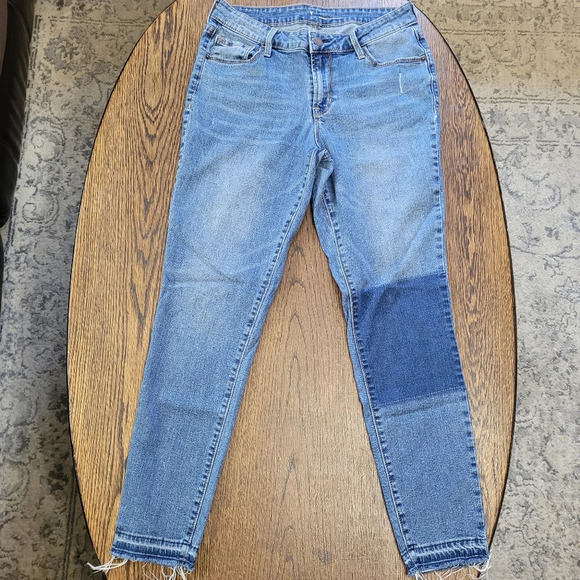 Old Navy Mid Rise Rockstar 2 Tone Raw Hem Cropped Jeans Size Women's 6 Regular - Picture 1 of 11